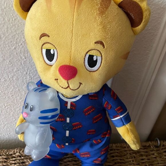 Daniel Tiger’s Neighborhood Glow Talking Nighttime Plush - Picture 5 of 9